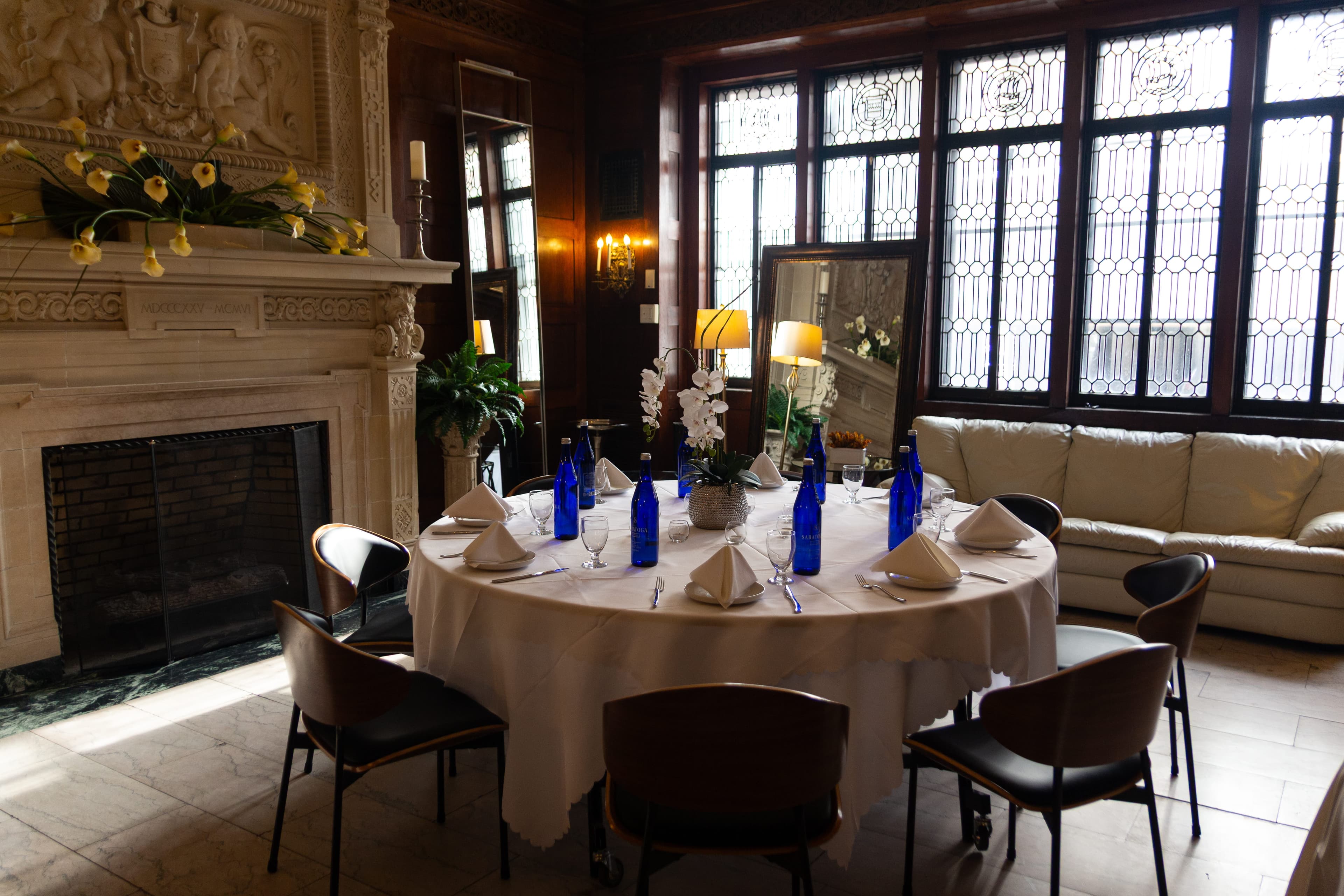 Cake dessert with strawberries and dip